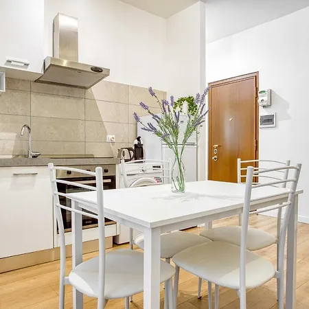 Joivy Warm And Inviting Flat With Balcony Апартаменты