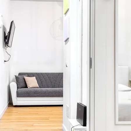 Joivy Warm And Inviting Flat With Balcony * Milan