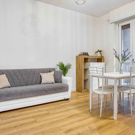 Joivy Warm And Inviting Flat With Balcony Milan