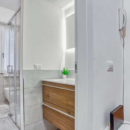 Joivy Warm And Inviting Flat With Balcony Milan