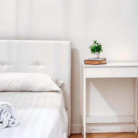 Joivy Warm And Inviting Flat With Balcony Apartment