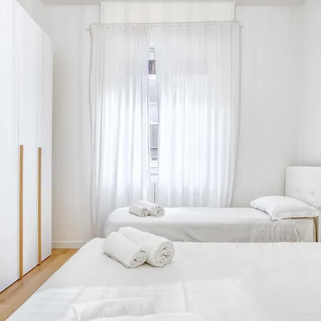 Apartment Joivy Warm And Inviting Flat With Balcony