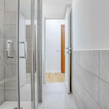 Апартаменты Joivy Warm And Inviting Flat With Balcony Милан