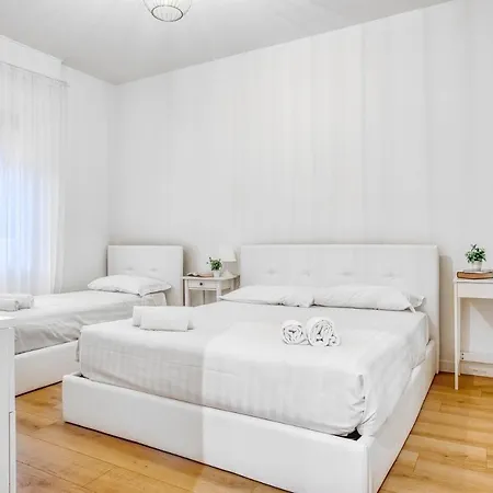 Апартаменты Joivy Warm And Inviting Flat With Balcony Милан